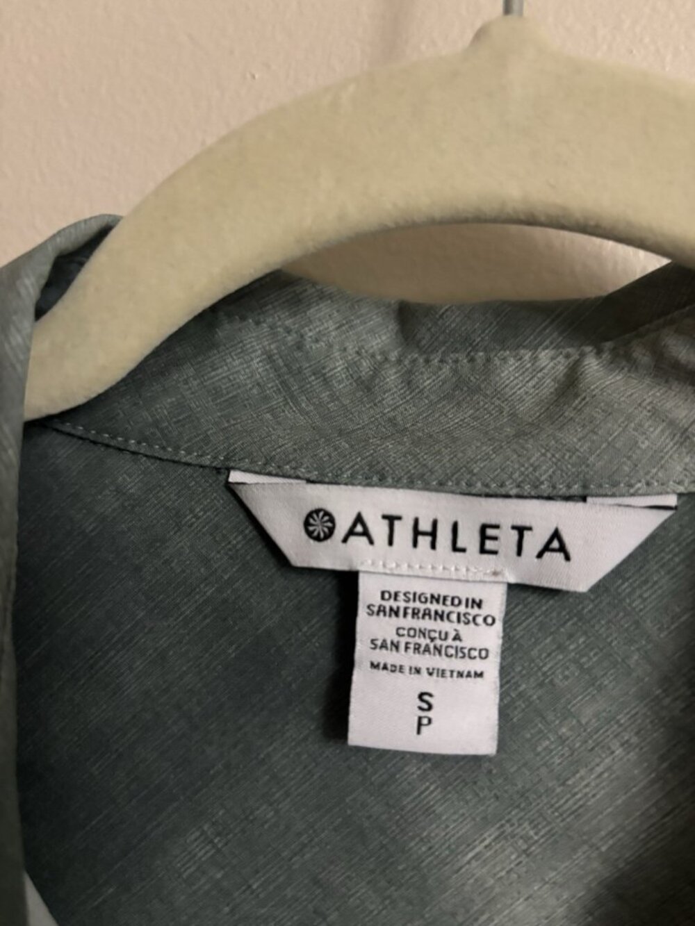 Athleta Urbanite Long Sleeve Button Up Tunic Green Breathable Small - Picture 2 of 8